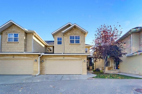 35-39 Strathlea Common Sw, Calgary, AB 