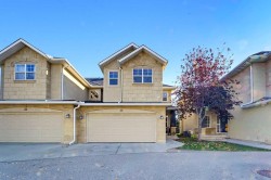 39 #35 Strathlea Common SW  Calgary, AB T3H 5P8