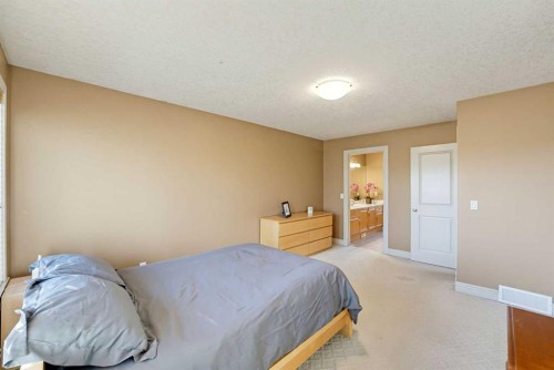 35-39 Strathlea Common Sw, Calgary, AB 