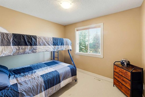 35-39 Strathlea Common Sw, Calgary, AB 