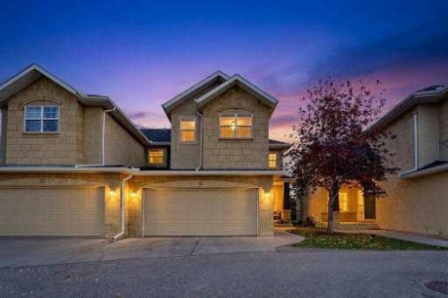 35-39 Strathlea Common Sw, Calgary, AB 