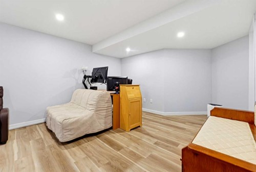 35-39 Strathlea Common Sw, Calgary, AB 