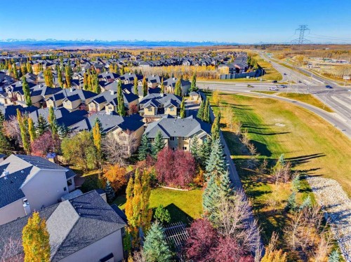 35-39 Strathlea Common Sw, Calgary, AB 