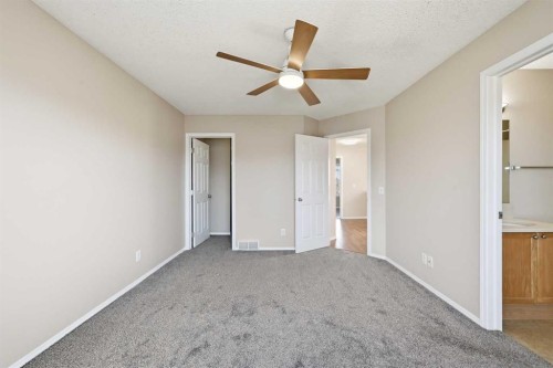 33 Saddlebrook Common Ne, Calgary, AB 