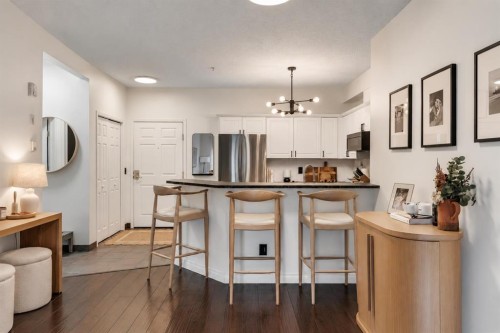 417-126 14 Avenue SW Calgary, AB T2R 0L9