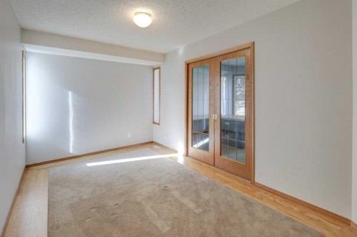 212 Riverview Close Se, Calgary, AB 