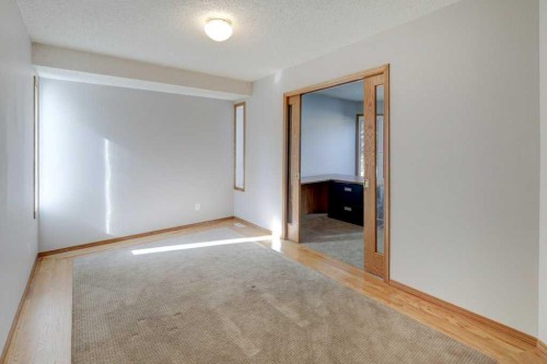 212 Riverview Close Se, Calgary, AB 