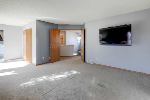 212 Riverview Close Se, Calgary, AB 