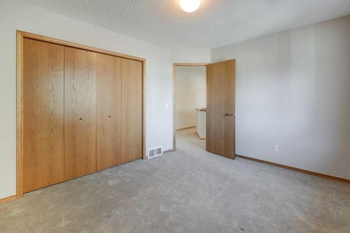 212 Riverview Close Se, Calgary, AB 