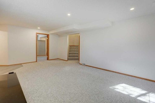 212 Riverview Close Se, Calgary, AB 