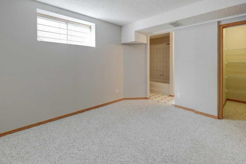 212 Riverview Close Se, Calgary, AB 