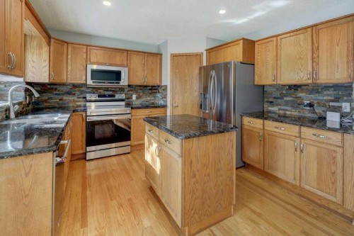 212 Riverview Close Se, Calgary, AB 