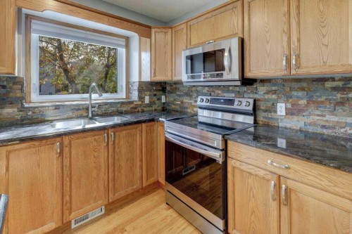 212 Riverview Close Se, Calgary, AB 