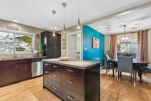 7048 61 Avenue Nw, Calgary, AB 