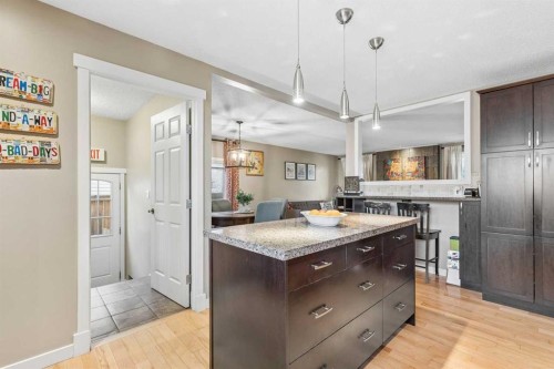 7048 61 Avenue Nw, Calgary, AB 