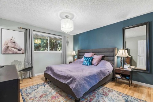 7048 61 Avenue Nw, Calgary, AB 