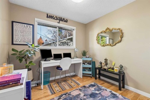 7048 61 Avenue Nw, Calgary, AB 