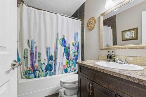 7048 61 Avenue Nw, Calgary, AB 