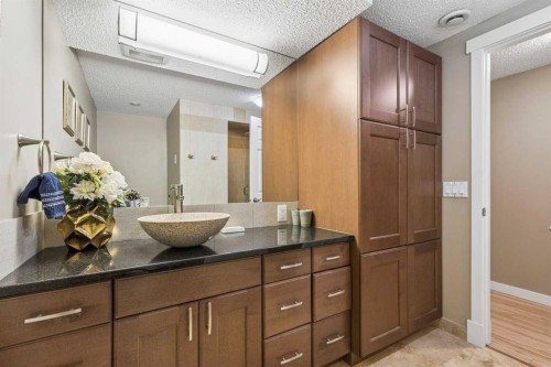 7048 61 Avenue Nw, Calgary, AB 