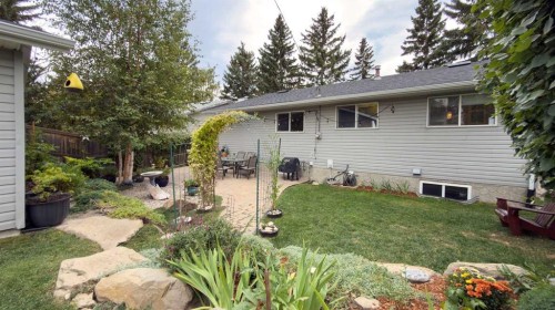 7048 61 Avenue Nw, Calgary, AB 