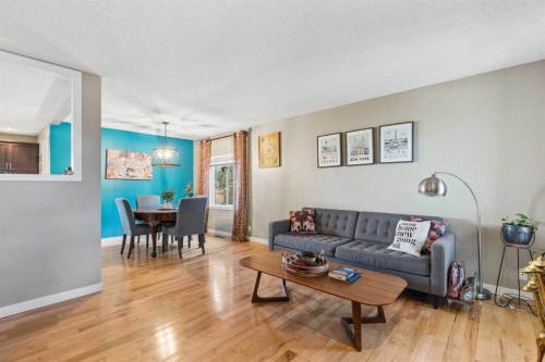 7048 61 Avenue Nw, Calgary, AB 