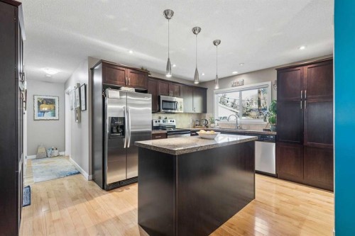 7048 61 Avenue Nw, Calgary, AB 