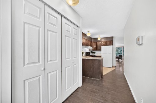 260 Berwick Drive Nw, Calgary, AB 