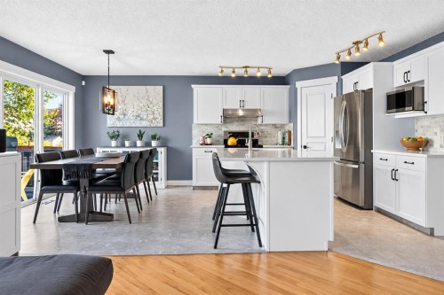 38 Somerside Crescent Sw, Calgary, AB 
