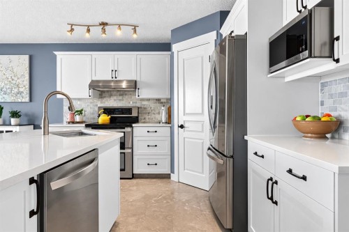 38 Somerside Crescent Sw, Calgary, AB 