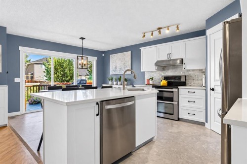 38 Somerside Crescent Sw, Calgary, AB 