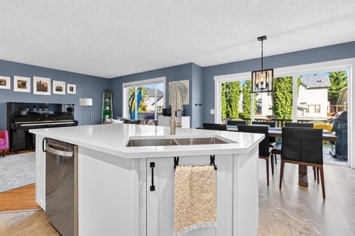 38 Somerside Crescent Sw, Calgary, AB 