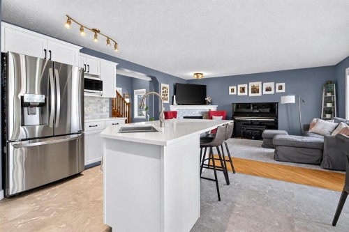 38 Somerside Crescent Sw, Calgary, AB 