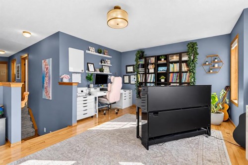 38 Somerside Crescent Sw, Calgary, AB 