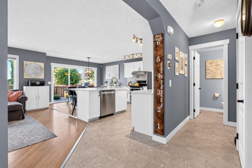 38 Somerside Crescent Sw, Calgary, AB 