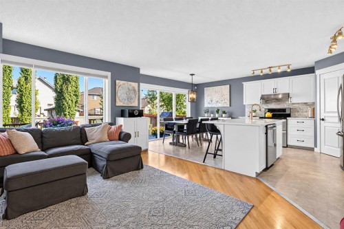 38 Somerside Crescent Sw, Calgary, AB 