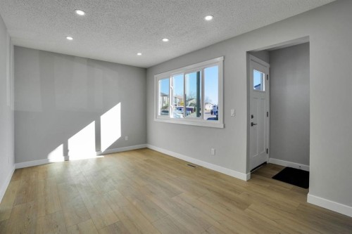 99 Penworth Close SE Calgary, AB T2A 5N4