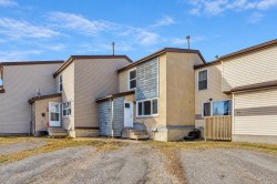 99 Penworth Close SE Calgary, AB T2A 5N4