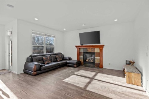 203 St Moritz Drive Sw, Calgary, AB 