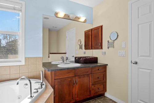 203 St Moritz Drive Sw, Calgary, AB 