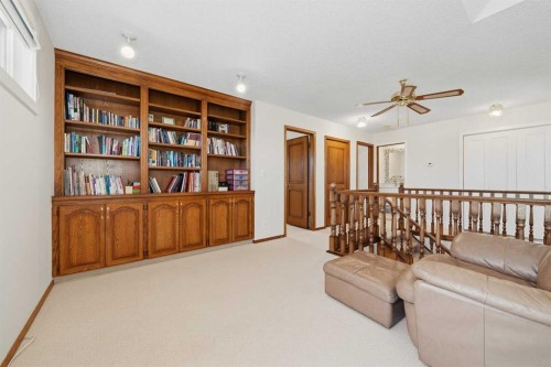 220 Hawkview Manor Circle Nw, Calgary, AB 