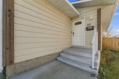 95 Rundleson Way Ne, Calgary, AB 