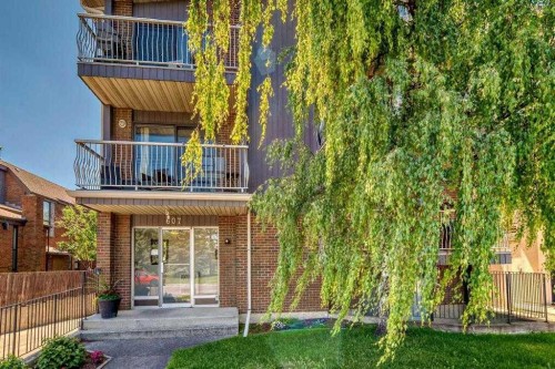 401-607 7 Avenue NE Calgary, AB T2E 0N4