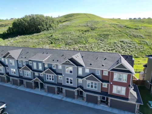 272 Cranbrook Square Se, Calgary, AB 