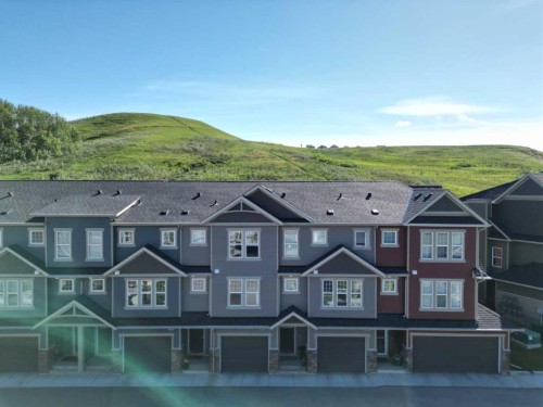 272 Cranbrook Square Se, Calgary, AB 