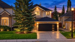 8 Strathlea Close SW Calgary, AB T3H 5B1