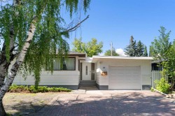 87 Hillgrove Drive SW Calgary, AB T2V 3L8