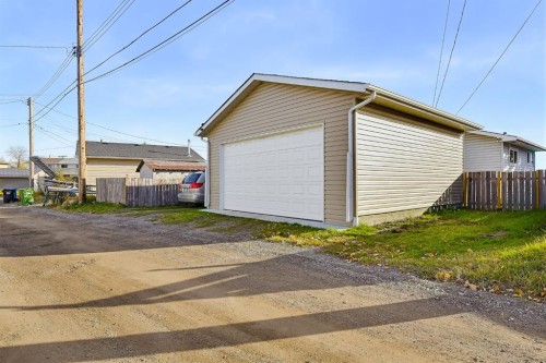 1303 Penedo Crescent Se, Calgary, AB 
