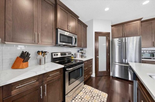 416 37 Avenue Nw, Calgary, AB 