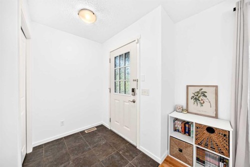 139 89 Street Sw, Calgary, AB 