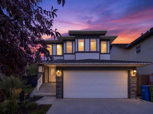 314 Reunion Heath NW Airdrie, AB T4B 0M5